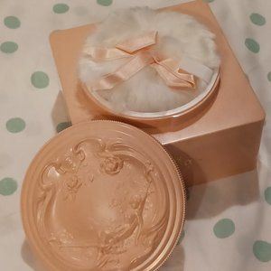 VINTAGE & SEALED EVYAN BODY DUSTING POWDER